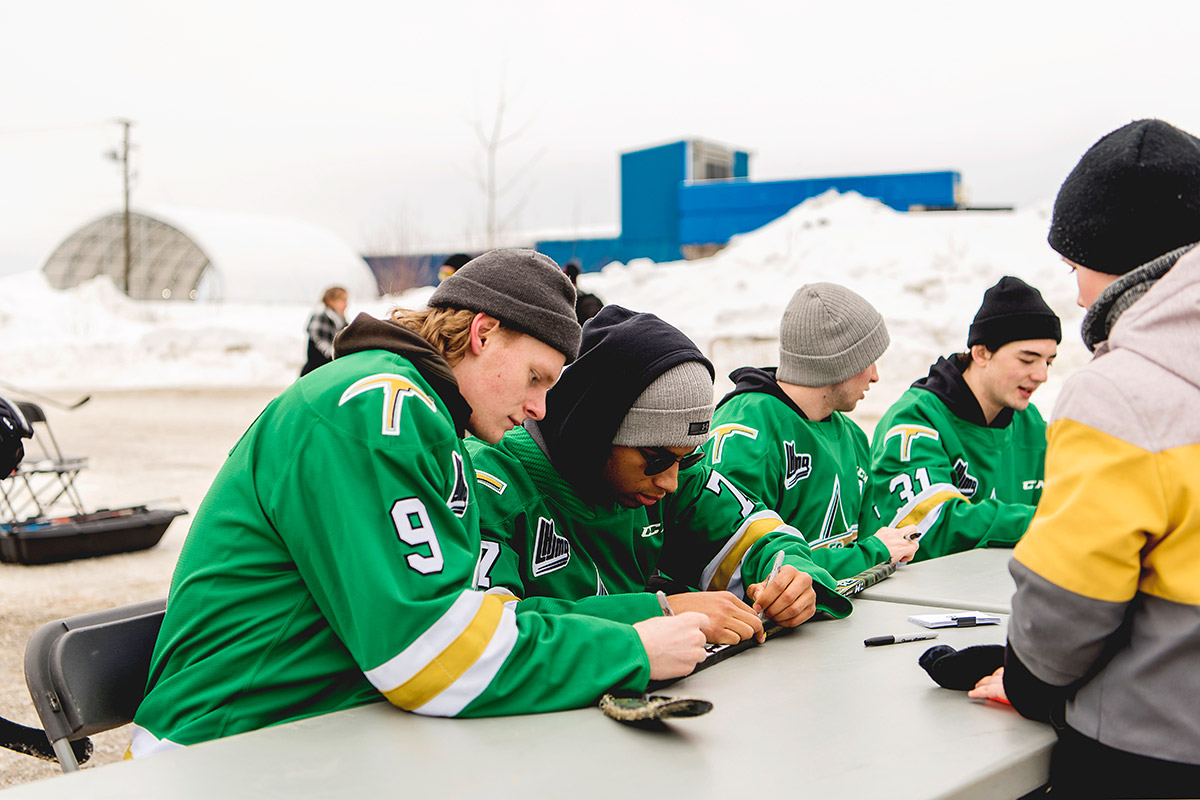 Autographes des joueurs des Foreurs de Val-d'Or - Eldorado Gold Québec